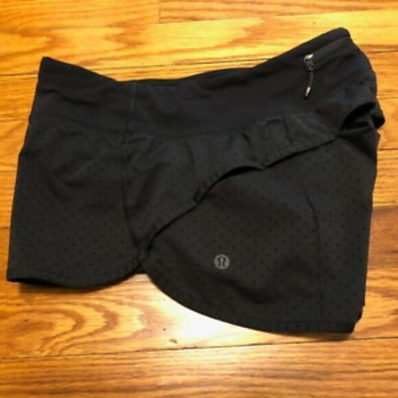 Lululemon Speed Short (Perforated 2.5") SIZE 4 - Picture 10 of 10